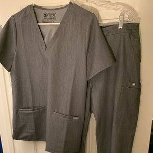 FIGS scrub set